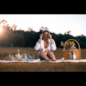 CLOSET CLOSED UNTIL MAY 2025 Meet your Posher, Alesha